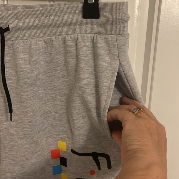 F.R.I.E.N.D.S joggers. New without tags women’s size L elastic waist‎ and ankles - Picture 7 of 9